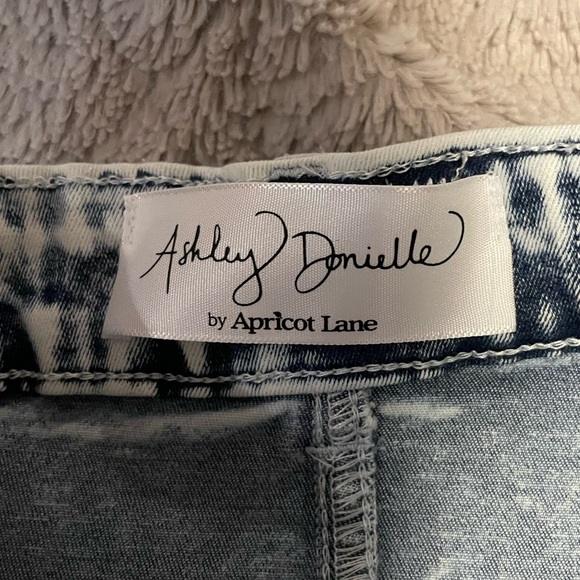 Ashley Donielle by Apricot Lane Jean Skirt - Picture 2 of 2